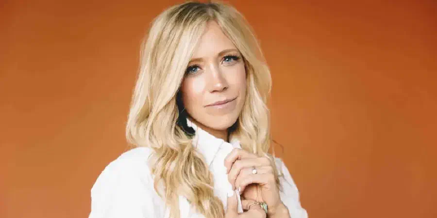 Photo of Ellie Holcomb